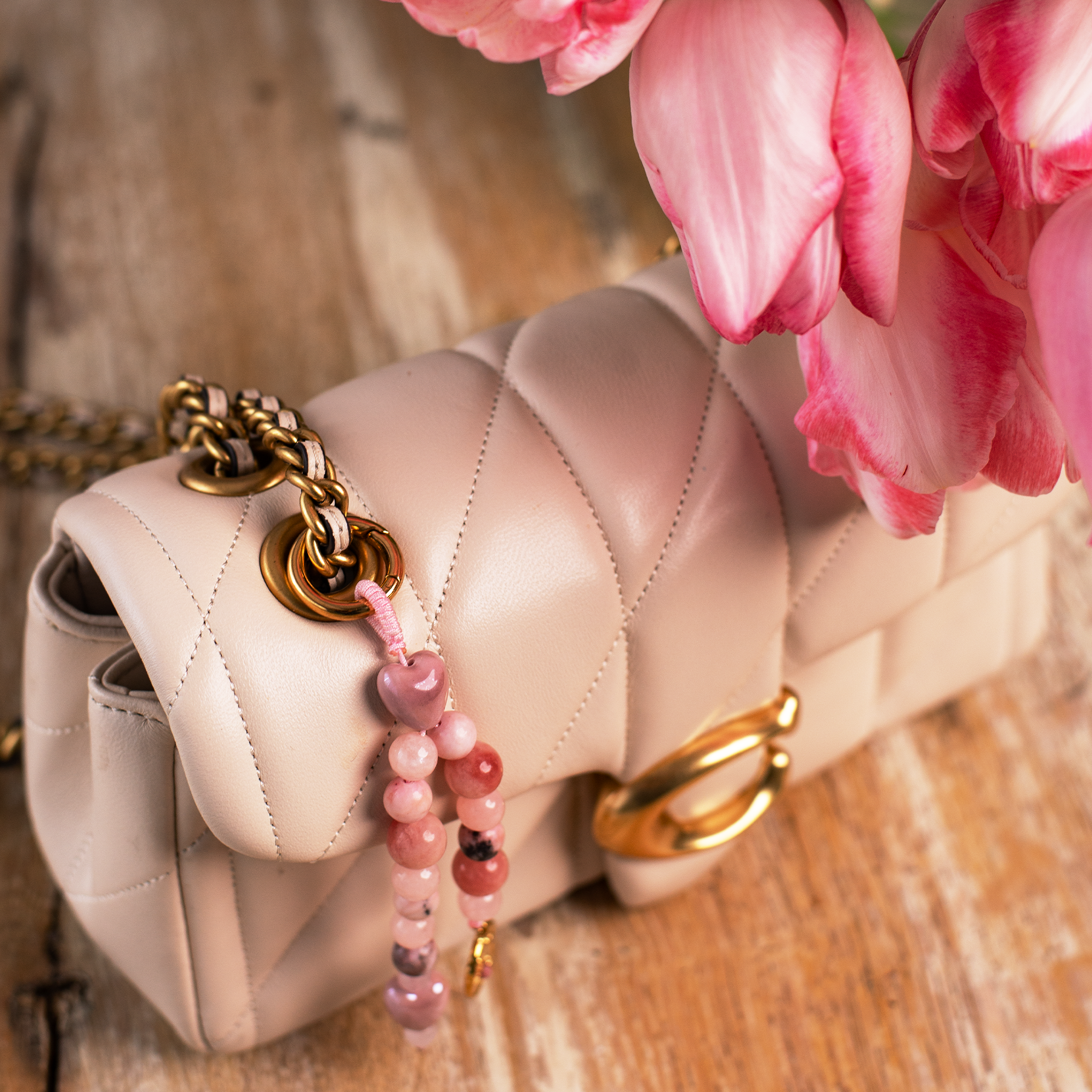 ROSA SOAVE – Charm pentru geantă din pietre naturale și ceramică