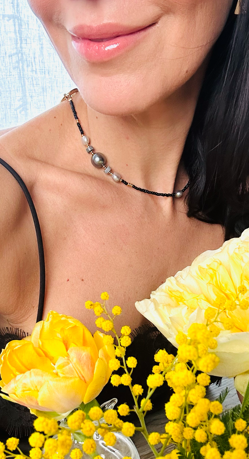 NOTTE PERLATA – Strap pentru telefon cu perle naturale și pietre naturale 32 cm