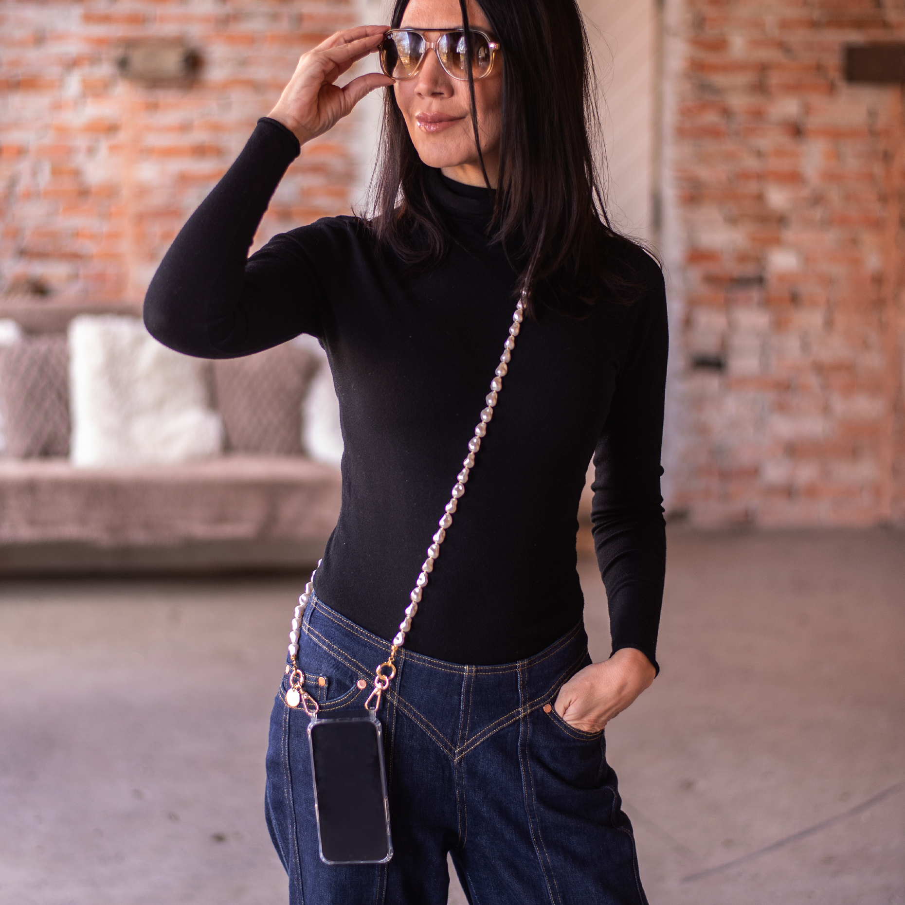 GRAZIA – Strap crossbody pentru telefon cu perle sintetice